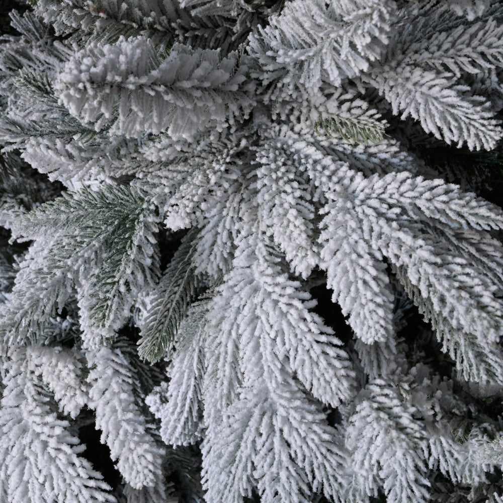 CHRISTMAS DREAMS ΧΡΙΣΤΟΥΓΕΝΝΙΑΤΙΚΟ ΔΕΝΤΡΟ ΧΙΟΝΙΣΜΕΝΟ 150x150x210cm PE/PVC ΠΡΑΣΙΝΟ ΛΕΥΚΟ